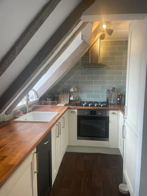 Beautiful 1600’s loft apartment. Apartment in East Hertfordshire District