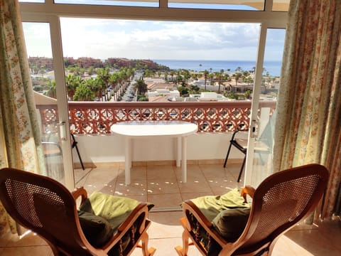 View (from property/room), Balcony/Terrace, Living room, Sea view