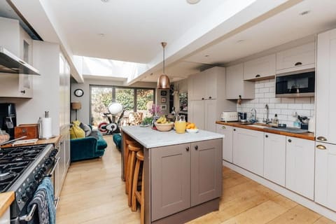 The Limes-3 bed, central Henley House in Henley-on-Thames