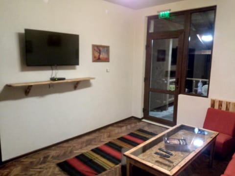 Communal lounge/ TV room, TV and multimedia, Seating area