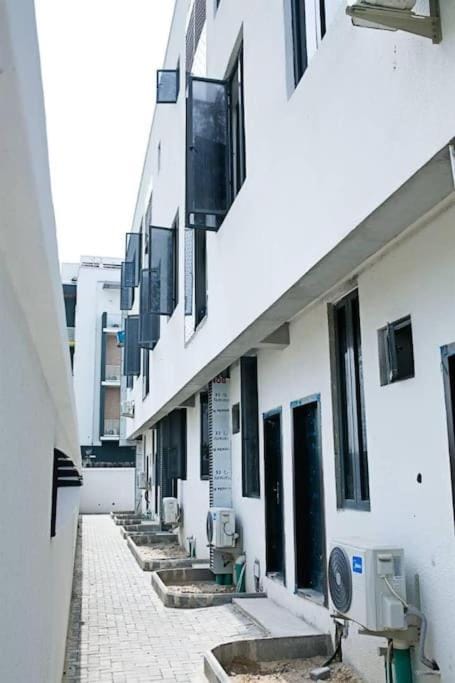 Beautiful new 4 bed townhouse Condo in Lagos