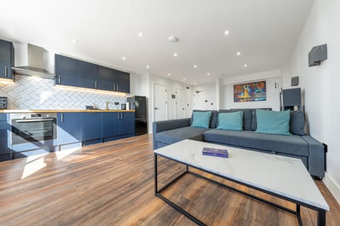 4 West London Brand New Loft Apartment in London Borough of Ealing