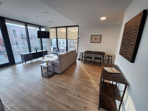 NYC Vibe 2BR Apt - Close to Times Square Eigentumswohnung in Weehawken