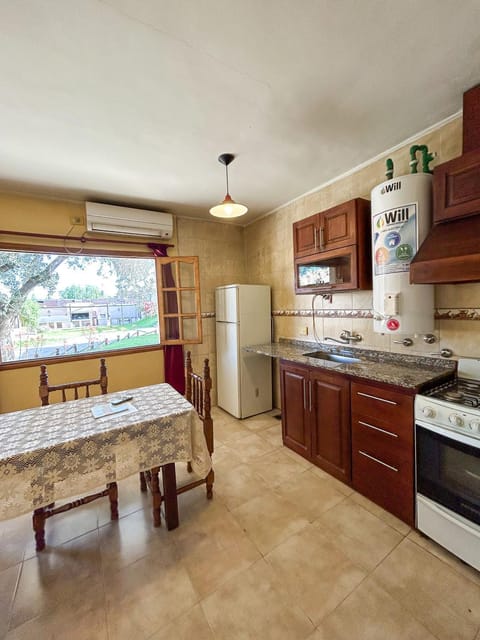 Kitchen or kitchenette, Dining area, dishwasher, pet friendly