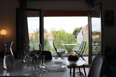 Patio, Dining area