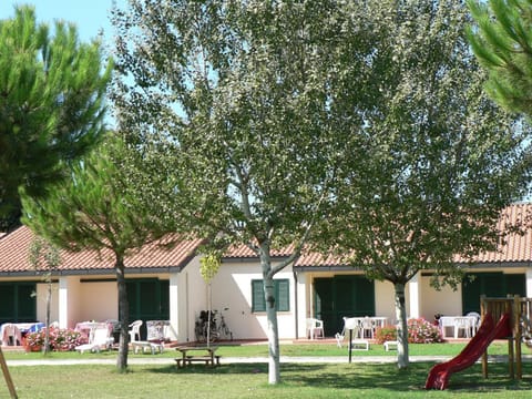 A semi detached bungalow with AC near the coast of Tuscany House in San Vincenzo