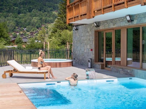 Beautiful residence with Spa in cozy Samo ns Apartamento in Samoëns