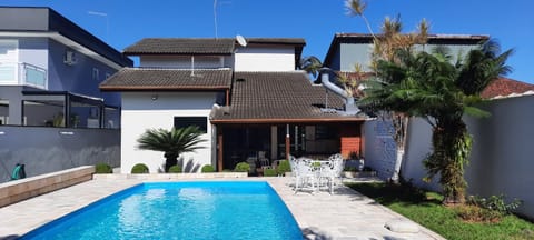 Lindo Sobrado com Piscina em Condomínio Fechado House in Bertioga