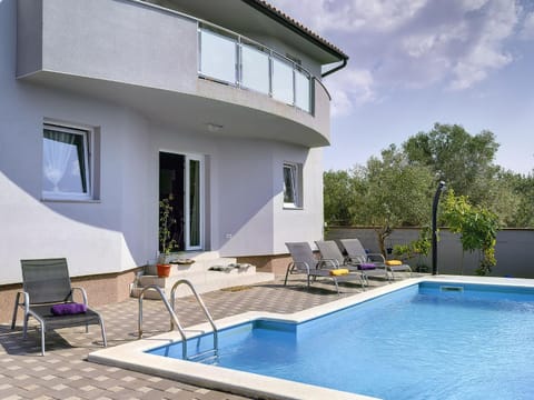 Modern Holiday Home with Pool in Vodnjan Maison in Vodnjan