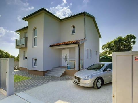 Modern Holiday Home with Pool in Vodnjan Casa in Vodnjan