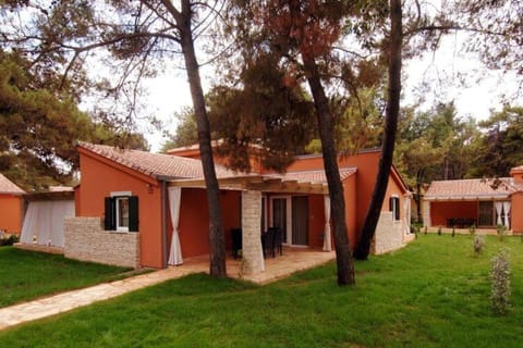 Villa with terrace and WiFi 2km from Umag Chalet in Monterol