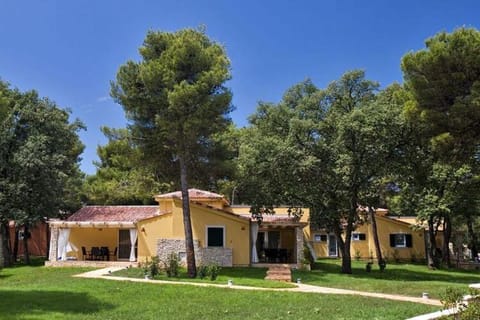 Villa with terrace and WiFi 2km from Umag Chalet in Monterol