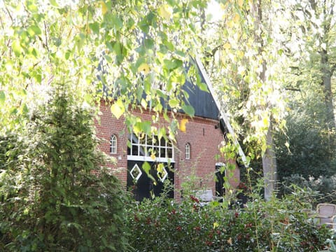 Beautiful group accommodation with hot tub and Finnish kota, located in Twente House in Enschede
