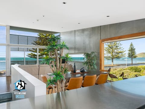 TV and multimedia, Living room, Seating area, Dining area, Sea view, Street view, Dinner