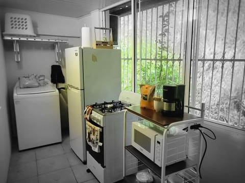 Coffee/tea facilities, Kitchen or kitchenette, microwave, oven, stove, washing machine