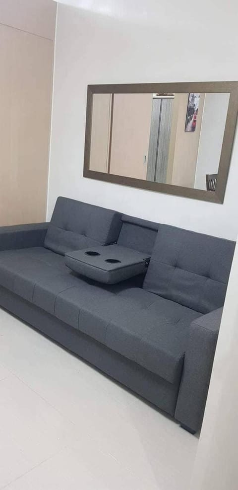 1BR Deluxe Suite at Field Residences Apartment hotel in Las Pinas