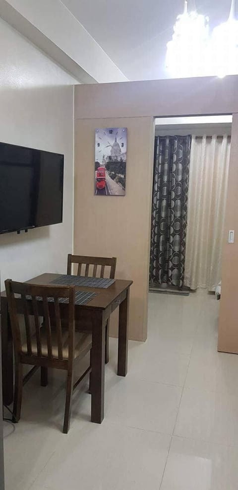 1BR Deluxe Suite at Field Residences Appartement-Hotel in Las Pinas