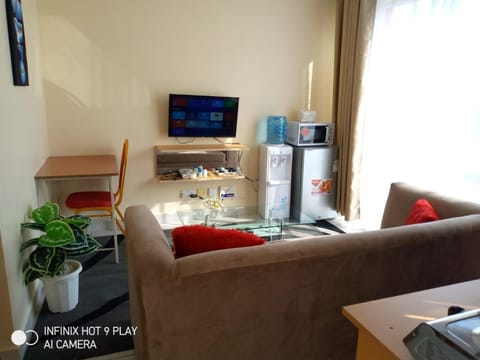 TV and multimedia, Kitchen or kitchenette, Living room, Seating area, minibar