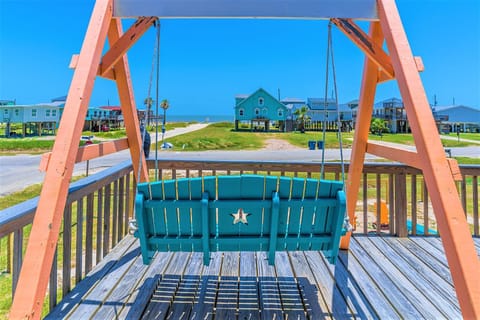 Hot Tub and Jacuzzi Suite! 100 steps from spacious beach and Jetty park! Generations Retreat Sleeps 26 House in Surfside Beach