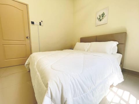 Homestay Malacca Private Pool - Klebang Beach, BBQ,15 Pax House in Malacca