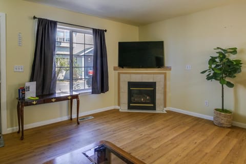 Portland Vacation Rental with Fireplace - Near Parks Maison in Gresham