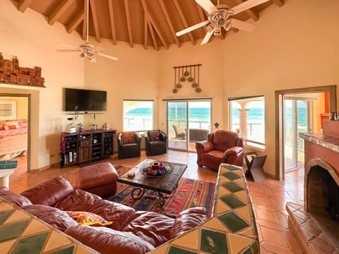Seaside Enchantment House With Hot Tub Condo in Rocky Point