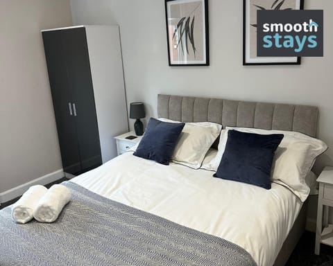 Modern 2 Bed Apartment By Smooth Stays Short Lets & Serviced Accommodation Preston With Parking Near Train Station Appartamento in Preston