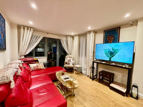 Communal lounge/ TV room, TV and multimedia, Living room, Seating area