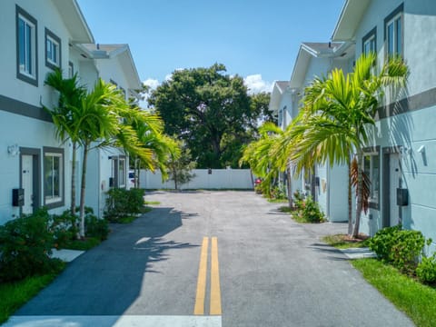 30 Guests 3 Identical Brand New Townhomes in Downtown Fort Lauderdale Villa in Fort Lauderdale