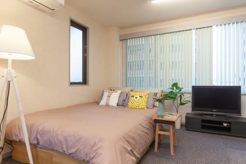 Bed, TV and multimedia, Bedroom, air conditioner