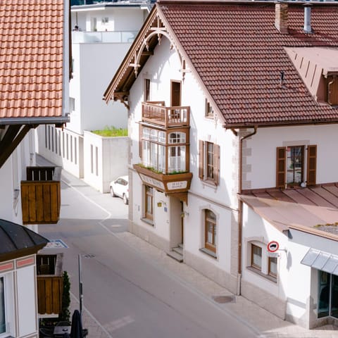 Property building, Day, Neighbourhood, View (from property/room), Street view