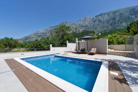 Villa Silencio mit Pool House in Tučepi