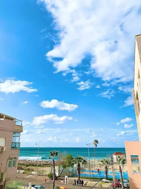 4BR Apartment luxury with balcony on the beach sea bat galim Condo in Haifa