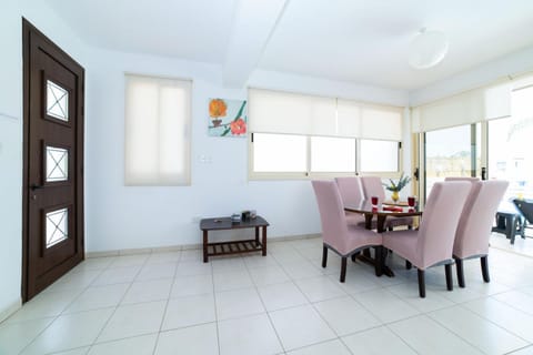 Living room, Seating area, Dining area, Pool view, Swimming pool, air conditioner