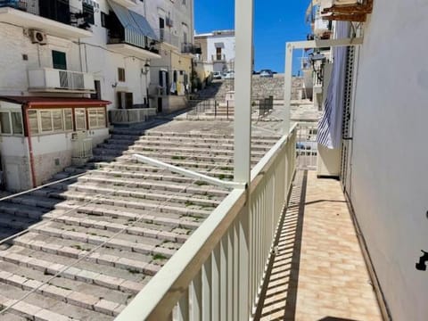 Neighbourhood, Balcony/Terrace, City view