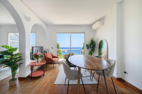 Proche Monaco, vue mer et accès à la plage Apartment in Cap-d'Ail