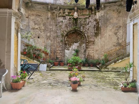 Patio, Balcony/Terrace