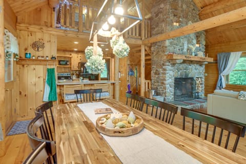 Alexandria Cabin with Patio, Grill and Deck Haus in Alexandria