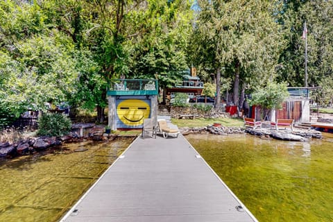 Bottle Bay Bungalow House in Lake Pend Oreille