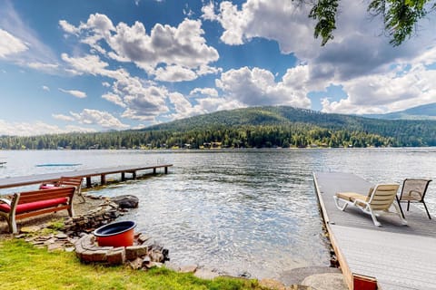 Bottle Bay Bungalow House in Lake Pend Oreille