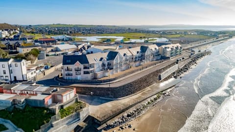 Nearby landmark, Beach, Street view, Location