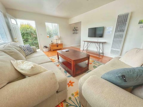 Hidden Haven Minutes From The Beach! Condo in Pacific Beach