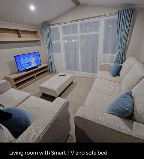 Luxury Static Caravan Sleeps 6 Coopers Beach House in Mersea Island