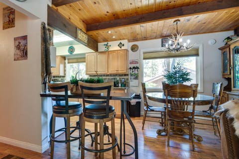 Pine Mountain Club Oasis with Heated Pool and Deck Casa in Pine Mountain Club