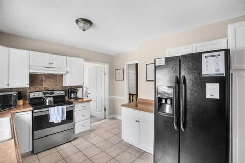 Two Kitchens Family Friendly in Forestdale Maison in Birmingham