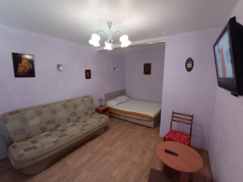 Communal lounge/ TV room, Bed, TV and multimedia, Living room, Photo of the whole room, Bedroom