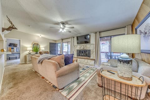 Alto Oasis Community Pool, Fireplace and Grill! Condo in Alto