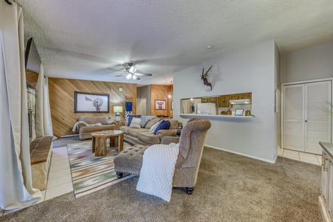 Alto Oasis Community Pool, Fireplace and Grill! Apartment in Alto