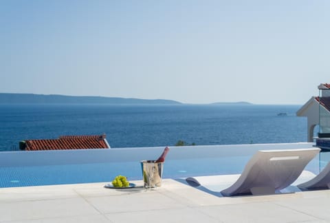 Day, View (from property/room), Pool view, Sea view, Swimming pool, sunbed