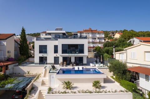 Property building, Day, Pool view, Swimming pool